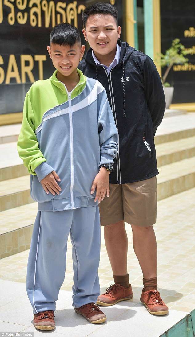 Cầu thủ nhí Thái Lan thoát nạn vì không có xe đạp ảnh 1