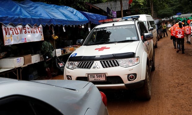 Mọi con mắt đang đổ dồn về phía hang Tham Luang ảnh 9