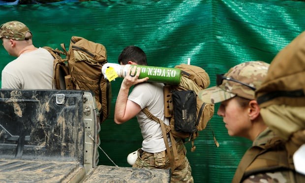 Mọi con mắt đang đổ dồn về phía hang Tham Luang ảnh 13