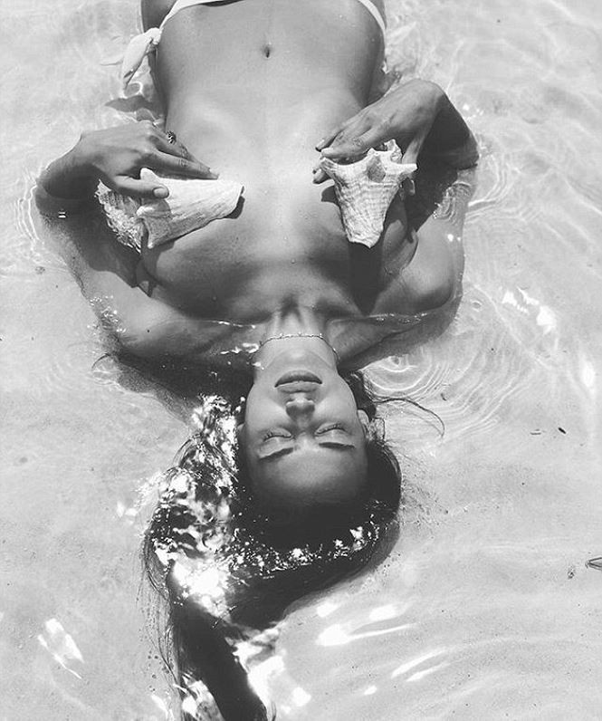 Bồ cũ CR7 chưa bao giờ hết quyến rũ ảnh 10