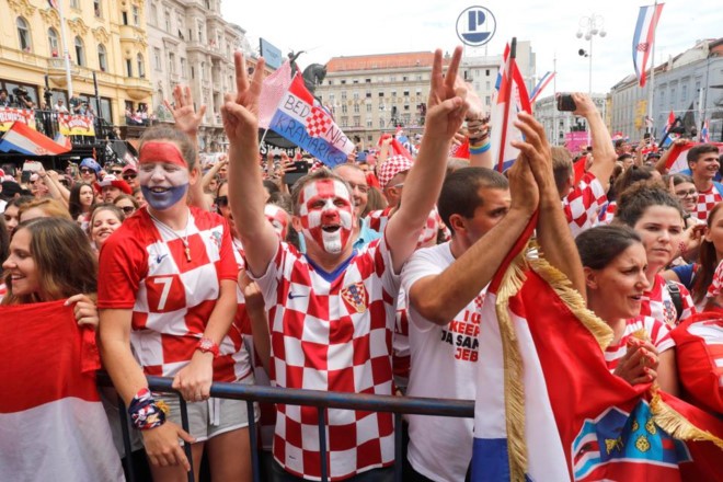 Thủ đô Croatia rợp cờ hoa chào đón những ‘người hùng’ ảnh 6
