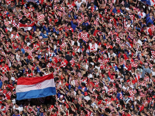 Thủ đô Croatia rợp cờ hoa chào đón những ‘người hùng’ ảnh 10