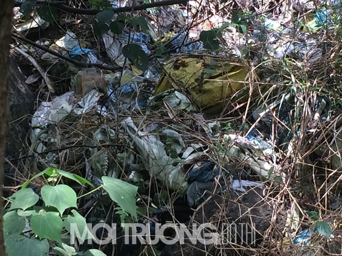 Cao Bằng: Rác thải 'bủa vây' lối vào thác Bản Giốc ảnh 2