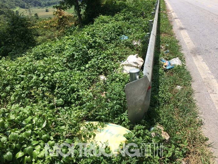 Cao Bằng: Rác thải 'bủa vây' lối vào thác Bản Giốc ảnh 7