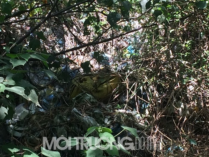 Cao Bằng: Rác thải 'bủa vây' lối vào thác Bản Giốc ảnh 1