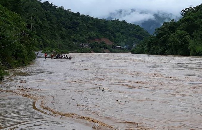 Mưa lớn khiến nhiều thôn bản ở Nghệ An bị cô lập ảnh 1