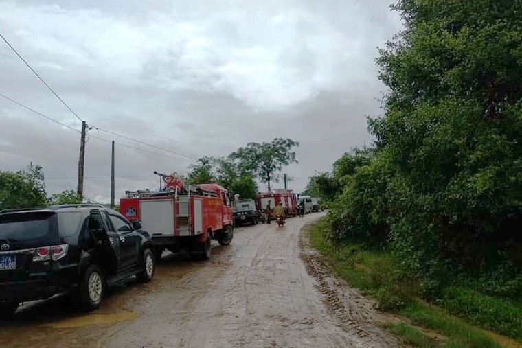 Hiện trường vụ rơi máy bay quân sự tại Nghệ An ảnh 7