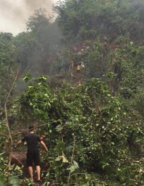 Hiện trường vụ rơi máy bay quân sự tại Nghệ An ảnh 5