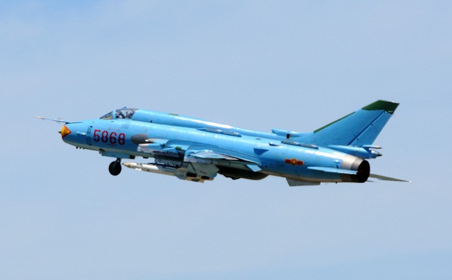 Hiện trường vụ rơi máy bay quân sự tại Nghệ An ảnh 1