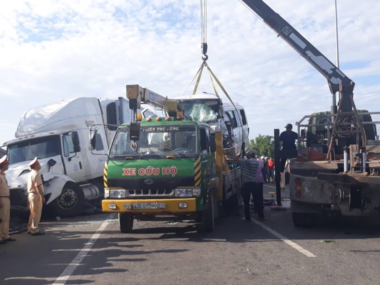 Hiện trường vụ tai nạn ‘kinh hoàng’ khiến 13 người đi rước dâu thiệt mạng ảnh 11