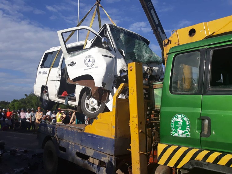 Hiện trường vụ tai nạn ‘kinh hoàng’ khiến 13 người đi rước dâu thiệt mạng ảnh 12