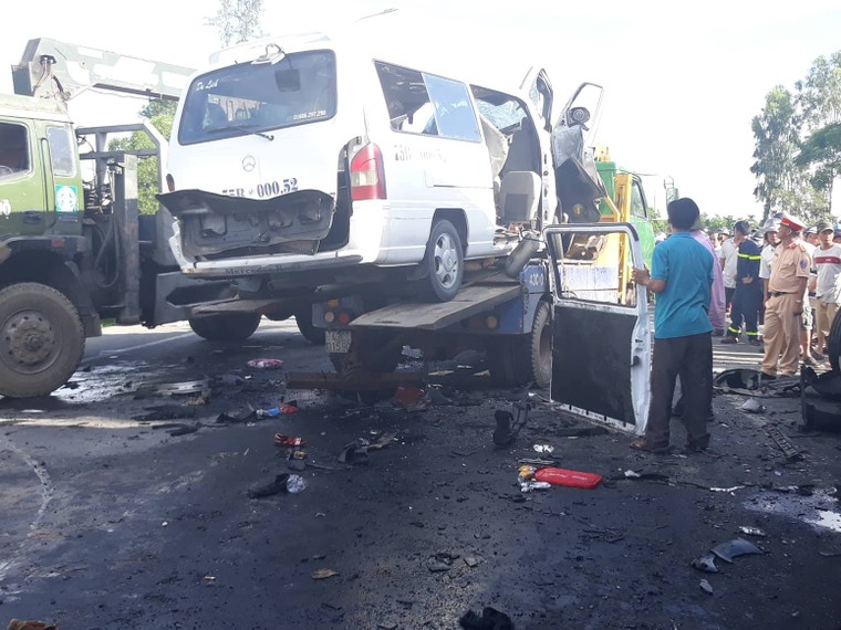 Hiện trường vụ tai nạn ‘kinh hoàng’ khiến 13 người đi rước dâu thiệt mạng ảnh 13