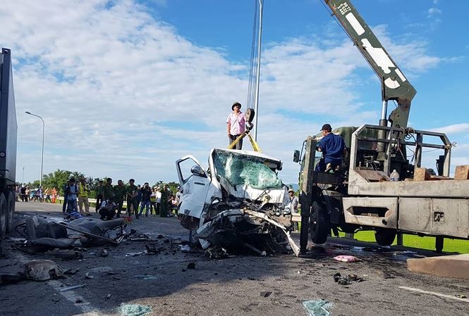 Hiện trường vụ tai nạn ‘kinh hoàng’ khiến 13 người đi rước dâu thiệt mạng ảnh 1