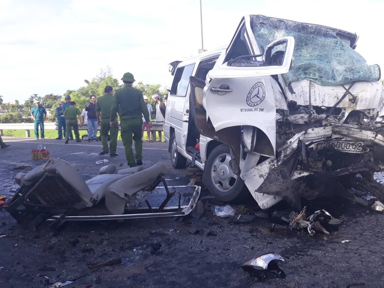 Hiện trường vụ tai nạn ‘kinh hoàng’ khiến 13 người đi rước dâu thiệt mạng ảnh 3