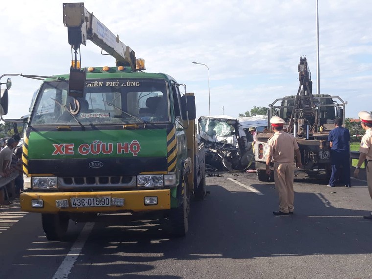 Hiện trường vụ tai nạn ‘kinh hoàng’ khiến 13 người đi rước dâu thiệt mạng ảnh 7