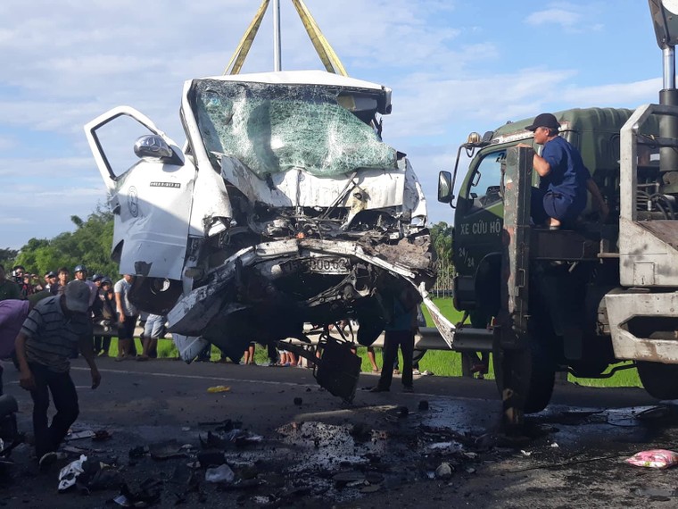 Hiện trường vụ tai nạn ‘kinh hoàng’ khiến 13 người đi rước dâu thiệt mạng ảnh 9