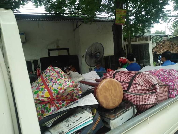 Ảnh: Sau tiếng nứt gãy, hàng loạt nhà cao tầng đổ xuống Sông Đà ảnh 14