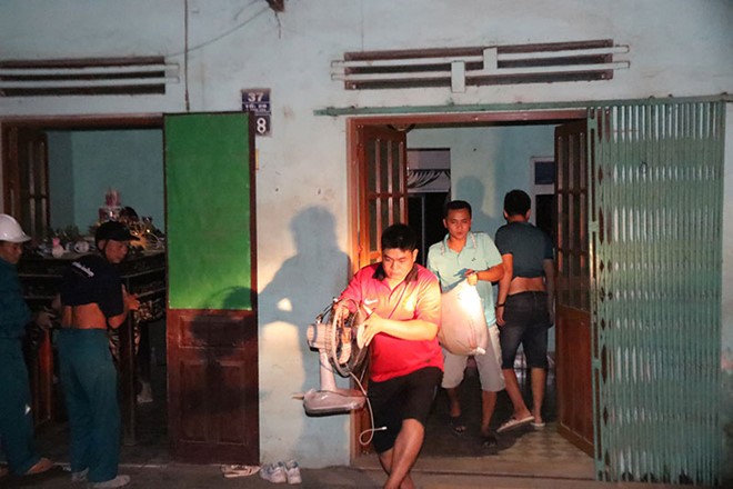 Hé lộ nguyên nhân ban đầu khiến nhiều nhà bị đổ xuống sông Đà ảnh 1