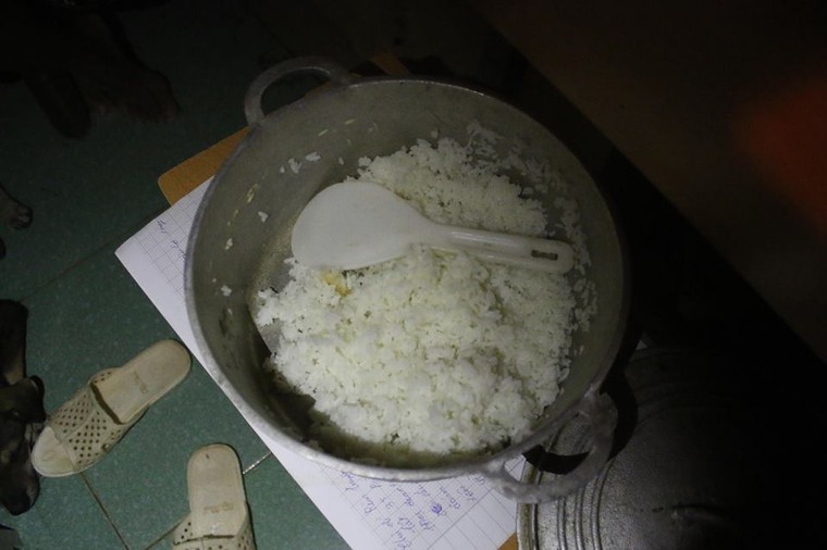 Lụt lịch sử ở Chương Mỹ: Bơi thuyền tiếp tế thức ăn, lở loét vì lội nước ảnh 13