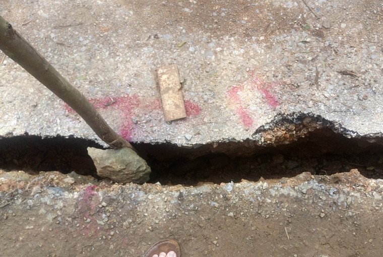 Thêm 15 nhà dân có nguy cơ 'trượt' xuống sông Đà ảnh 3