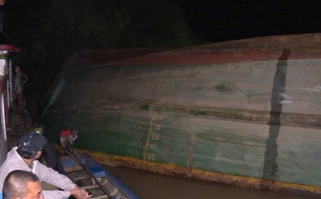 Chìm sà lan, bé gái 6 tuổi mất tích ảnh 1