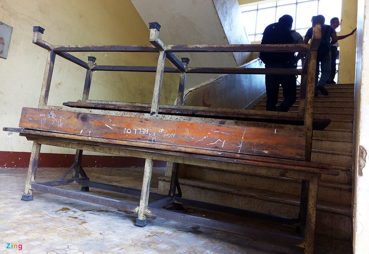 Vừa dạy học vừa run trong trường cấp 2 sắp sập ảnh 10