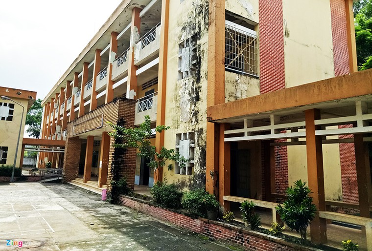 Vừa dạy học vừa run trong trường cấp 2 sắp sập ảnh 1