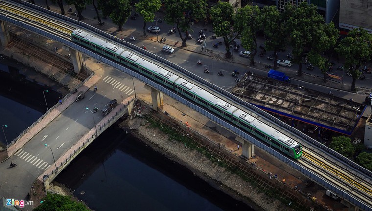 Tàu đường sắt trên cao lăn bánh qua các tuyến phố Hà Nội ảnh 10