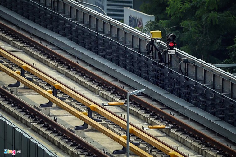 Tàu đường sắt trên cao lăn bánh qua các tuyến phố Hà Nội ảnh 12
