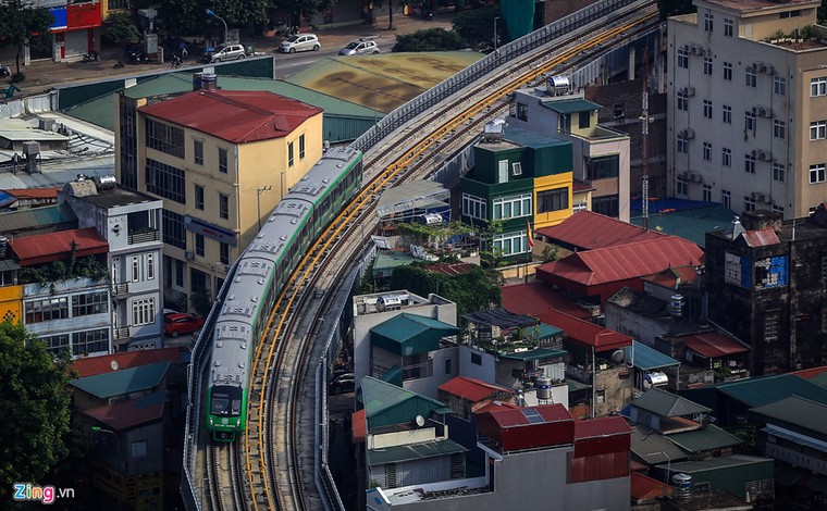 Tàu đường sắt trên cao lăn bánh qua các tuyến phố Hà Nội ảnh 2