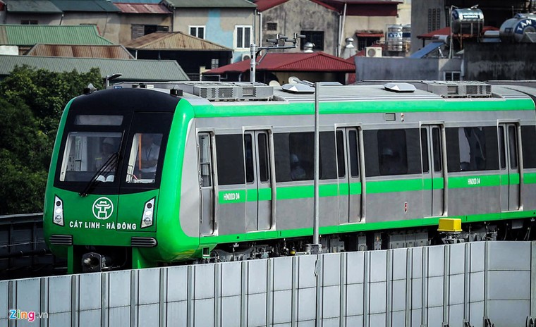 Tàu đường sắt trên cao lăn bánh qua các tuyến phố Hà Nội ảnh 4