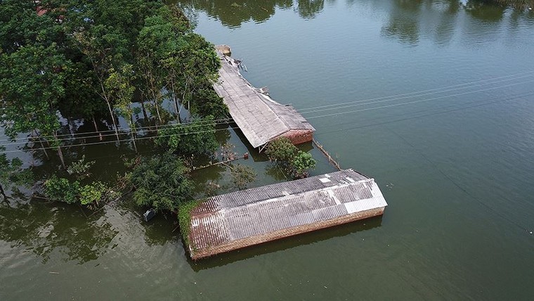 Rác thải nguy hại bủa vây vùng ngập trũng ở Chương Mỹ ảnh 2