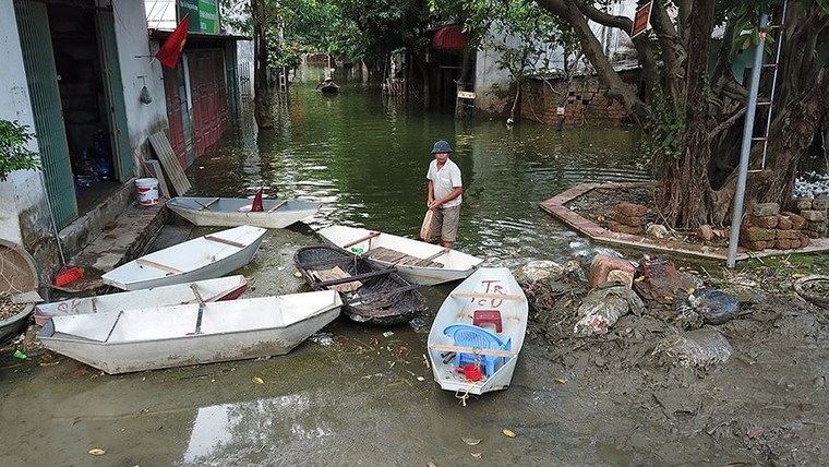 Rác thải nguy hại bủa vây vùng ngập trũng ở Chương Mỹ ảnh 5