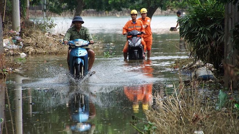 Rác thải nguy hại bủa vây vùng ngập trũng ở Chương Mỹ ảnh 6