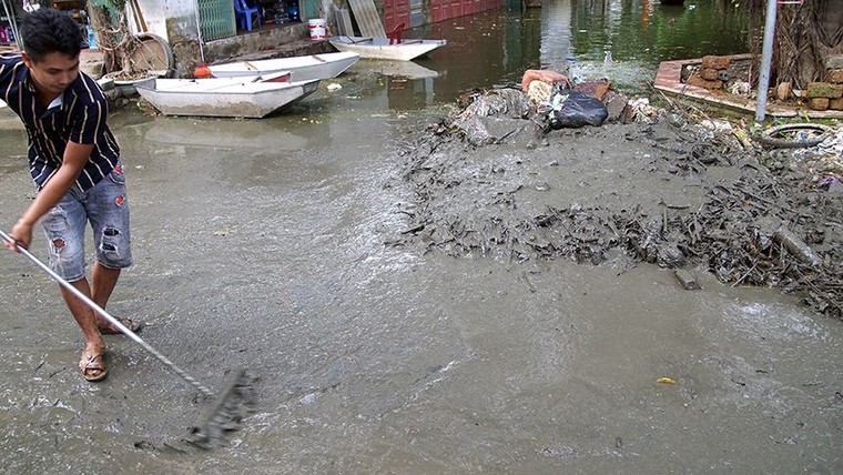 Rác thải nguy hại bủa vây vùng ngập trũng ở Chương Mỹ ảnh 7