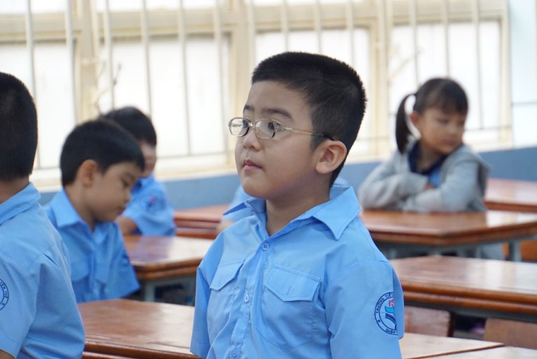 Hồi hộp đưa con đi tựu trường ảnh 7