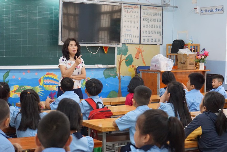 Hồi hộp đưa con đi tựu trường ảnh 10