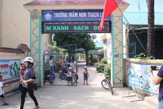 Hàng trăm trẻ em Hà Tĩnh bị từ chối trong ngày tựu trường ảnh 1