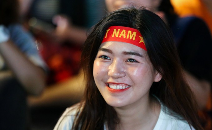 Cổ động viên đổ ra đường mừng chiến thắng của U23 Việt Nam ảnh 22