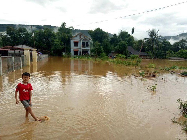 Mưa lũ lịch sử tại Sơn La, dân cuống cuồng chạy thoát thân ảnh 5