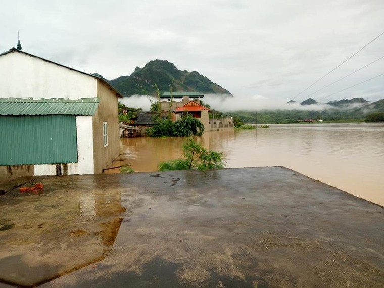 Mưa lũ lịch sử tại Sơn La, dân cuống cuồng chạy thoát thân ảnh 4