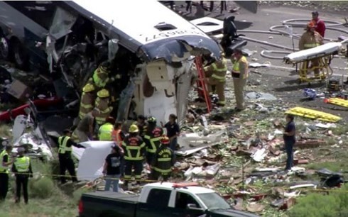 Tai nạn xe buýt nghiêm trọng tại Mỹ khiến nhiều người thương vong ảnh 1