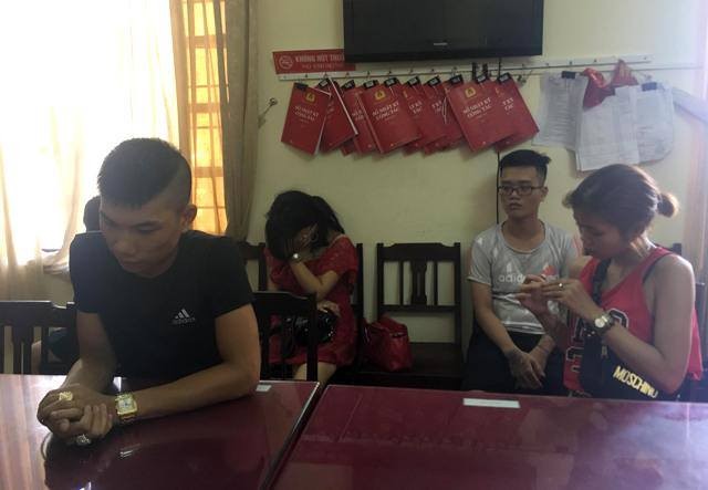 'Đột kích' quán karaoke phát hiện hàng chục đối tượng 'phê' ma túy ảnh 1