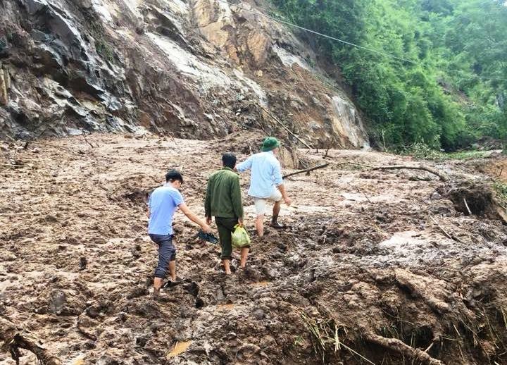 Lũ cuốn phăng trăm nhà: Ngàn người Thanh Hóa sắp hết cái ăn ảnh 4