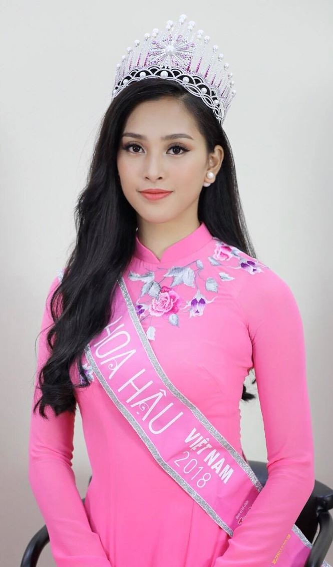 Trần Tiểu Vy: ‘Danh hiệu Hoa hậu Việt Nam 2018 là món quà sinh nhật sớm tặng mẹ’ ảnh 2