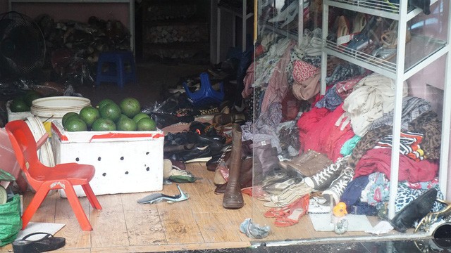 Ngổn ngang hiện trường vụ cháy 9 ngôi nhà trên đường Đê La Thành ảnh 11