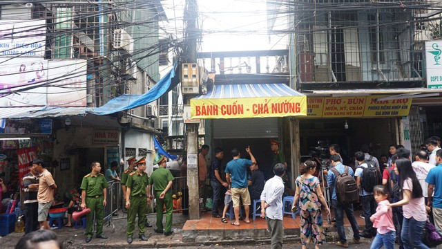 Ngổn ngang hiện trường vụ cháy 9 ngôi nhà trên đường Đê La Thành ảnh 14