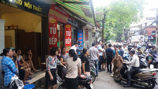 Ngổn ngang hiện trường vụ cháy 9 ngôi nhà trên đường Đê La Thành ảnh 4