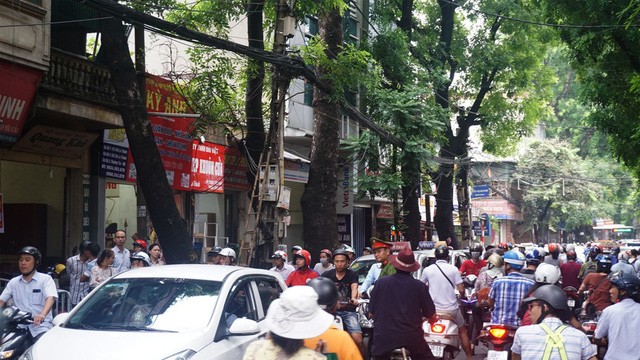 Ngổn ngang hiện trường vụ cháy 9 ngôi nhà trên đường Đê La Thành ảnh 5