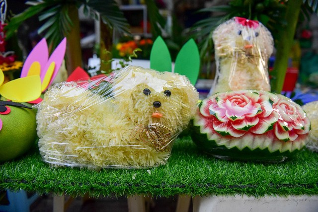 Chú chó ngộ nghĩnh trong mâm ngũ quả Trung thu siêu cầu kỳ ở Hà Nội ảnh 10